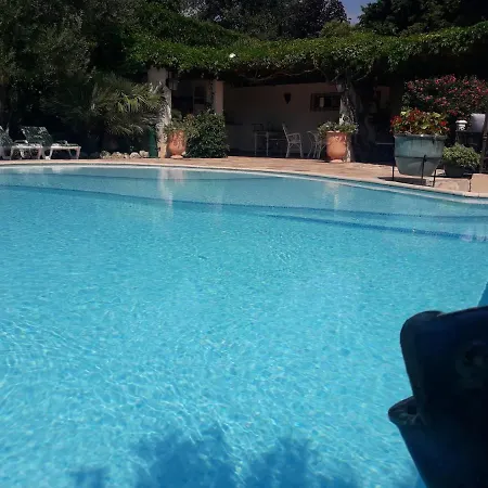Mireille Apartment Carros